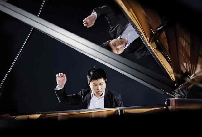 Yu has won a number of prizes including Missouri Southern International Piano Competition, and the XVI Paloma O'Shea International Piano Competition. In July 2012, he won the 10th Sydney International Piano Competition.