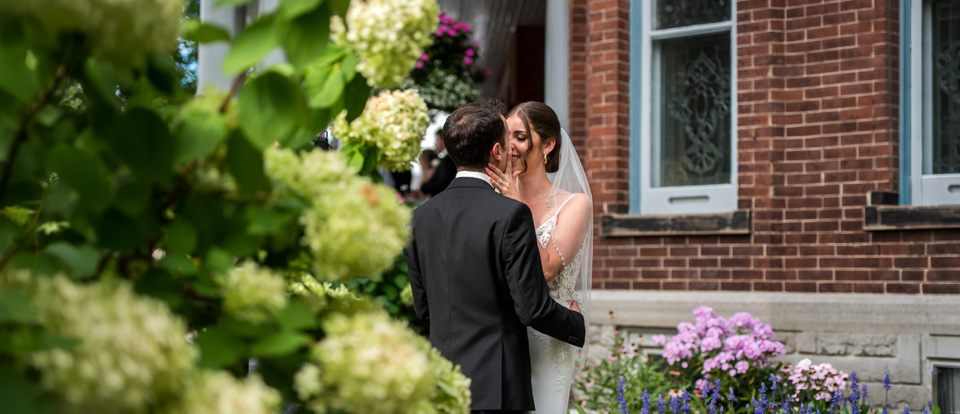 TK 18330 Weddings Secret Garden Inn Web Callout