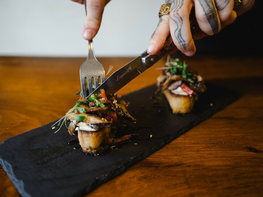 RS55964 251218 Kingstonlicious 00848 scr