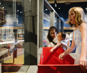 4 Dinosaurs Among Us exibition