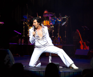 10 Elvis Holiday25 Thi