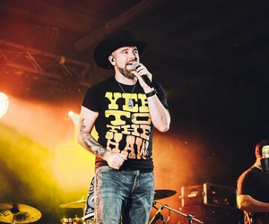 24 Country music with Scott Owen