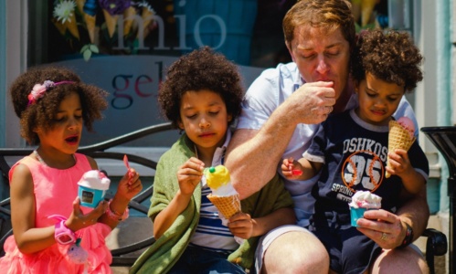 A family enjoying Mio Gelato outdoors.