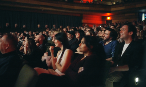 RS51393 Crowd watching Masterpiece