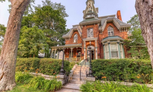Hochelaga Inn