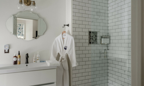 SecretGardenInn_Bathroom