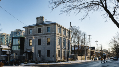 The street view of the Frontenac Club during winter