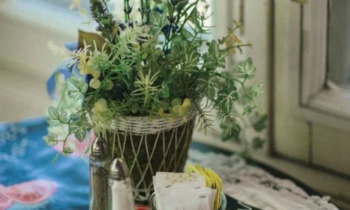 Cafe Flowers