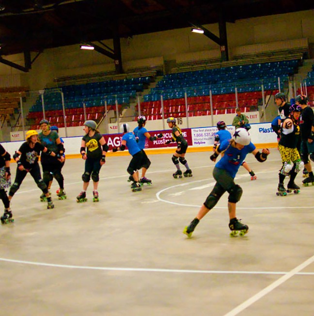 “Manic Breeze” sprints ahead of the pack during a scrimmage.