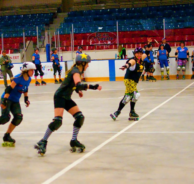 “Manic Breeze” chases “Nikki Heat” to win points in a Roller Derby practice.