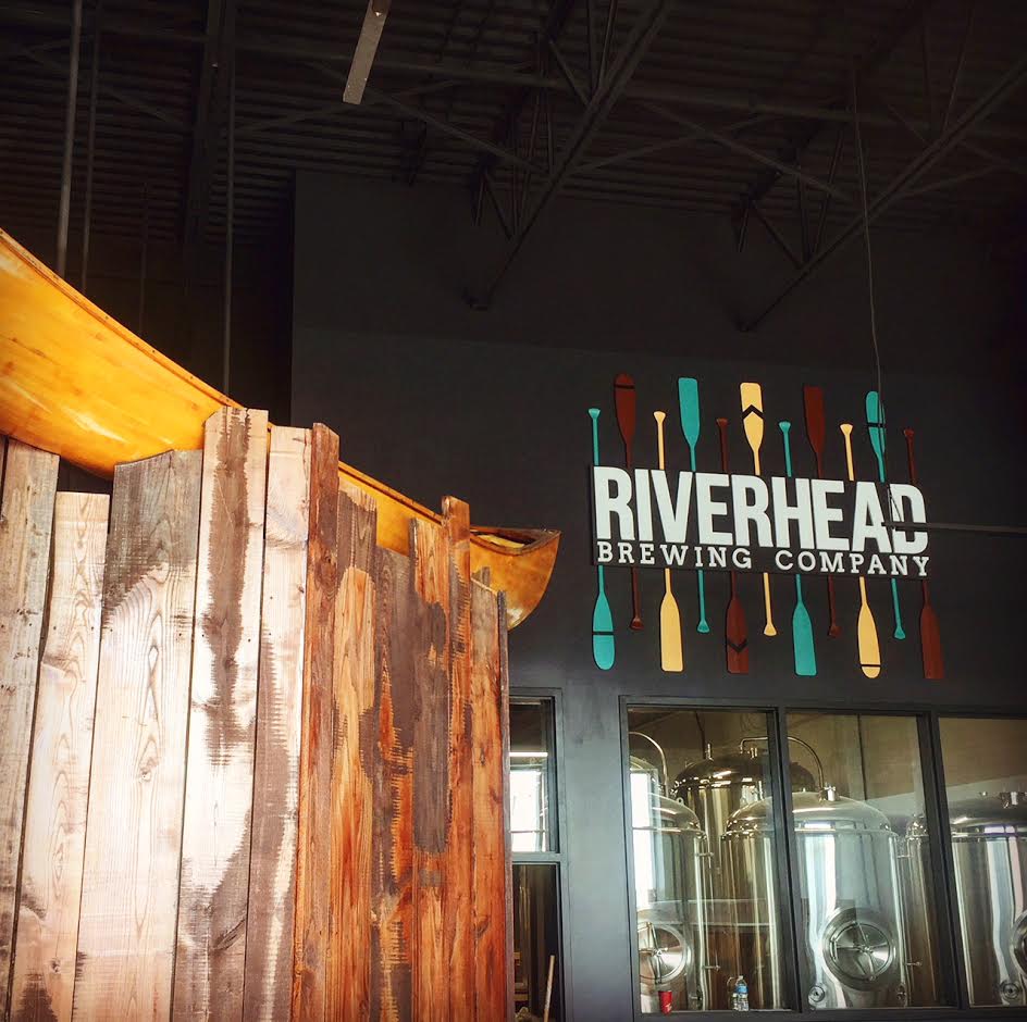 Riverhead Brewing Company decor