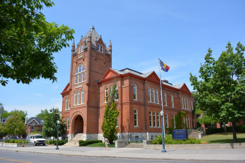 queen's university kingston tour