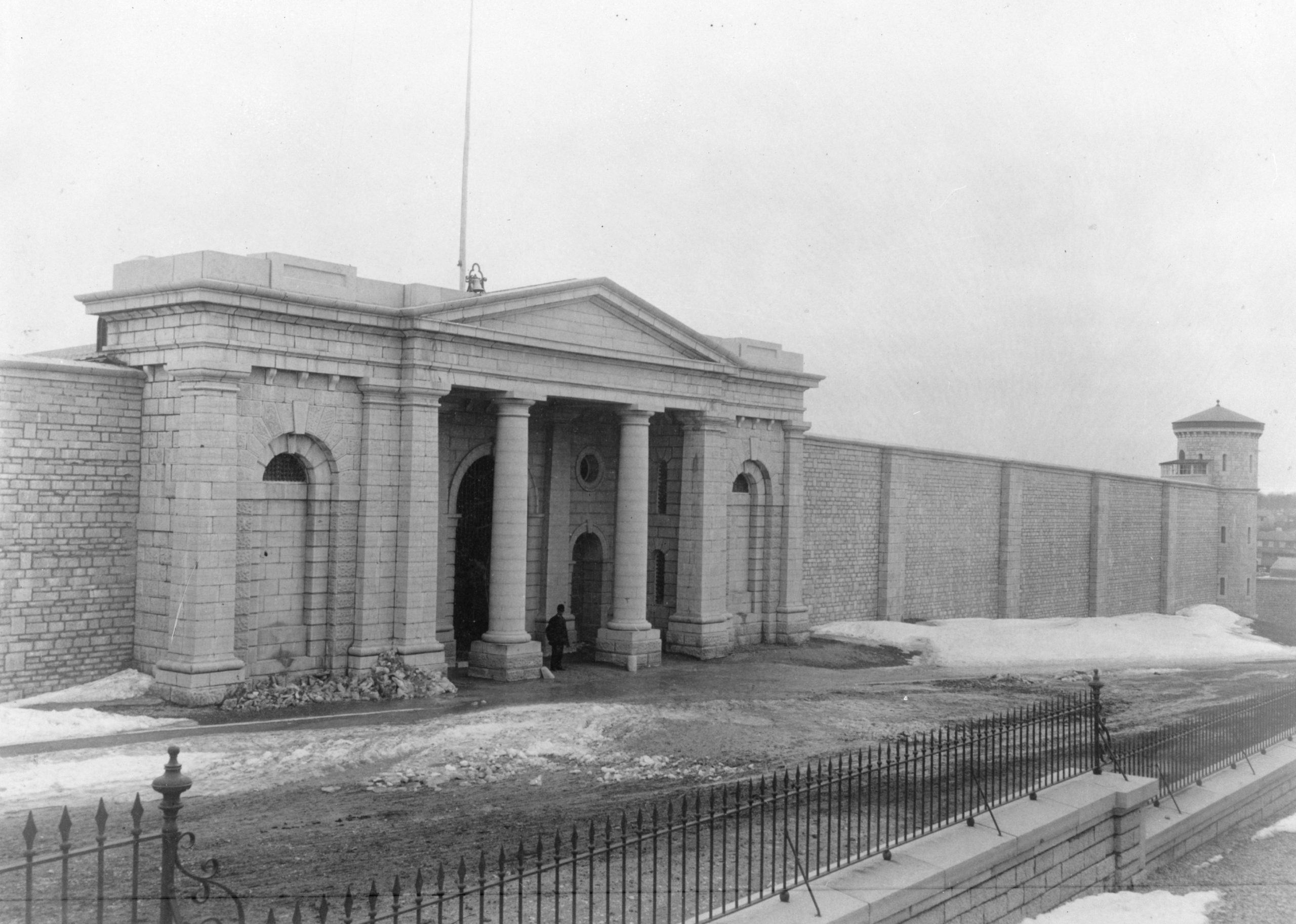 Kingston Penitentiary’s imposing North Gate in the 1880s. Photo credit: Library and Archives Canada PA-046244, courtesy of Canada’s Penitentiary Museum. 